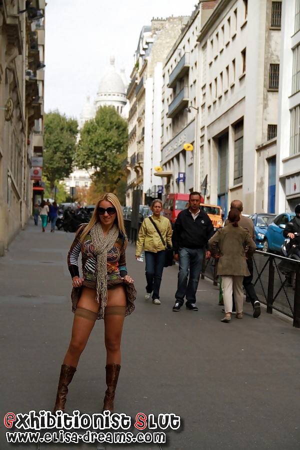 Flashing in public in Paris #32078743