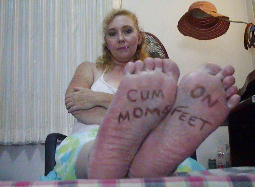 Cum on moms feet #39874548