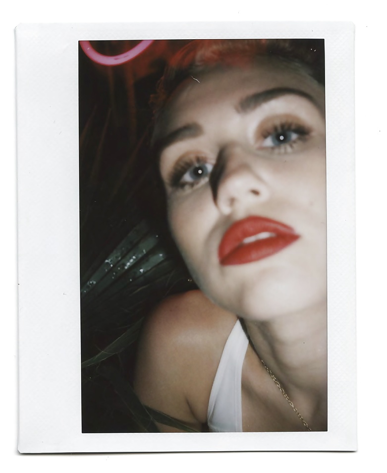 Miley Cyrus - bangerz photoshoot outtakes
 #34020854