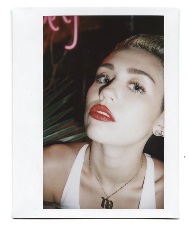 Miley Cyrus - Bangerz Photoshoot Outtakes #34020857