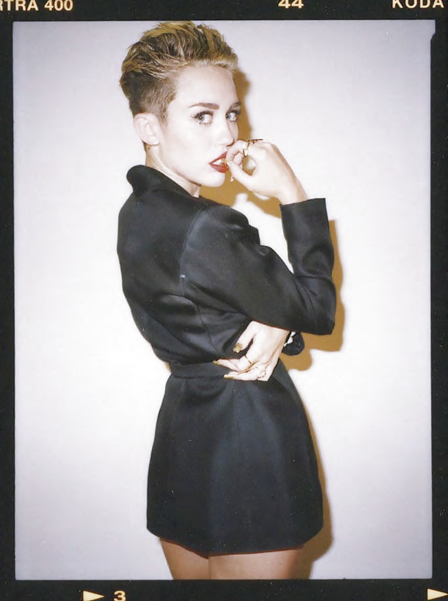 Miley Cyrus - Outtakes Bangerz De Photoshoot #34020974