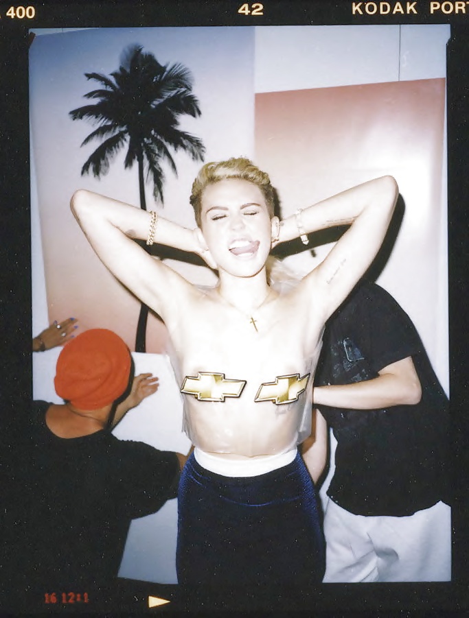 Miley Cyrus - Outtakes Bangerz De Photoshoot #34021002