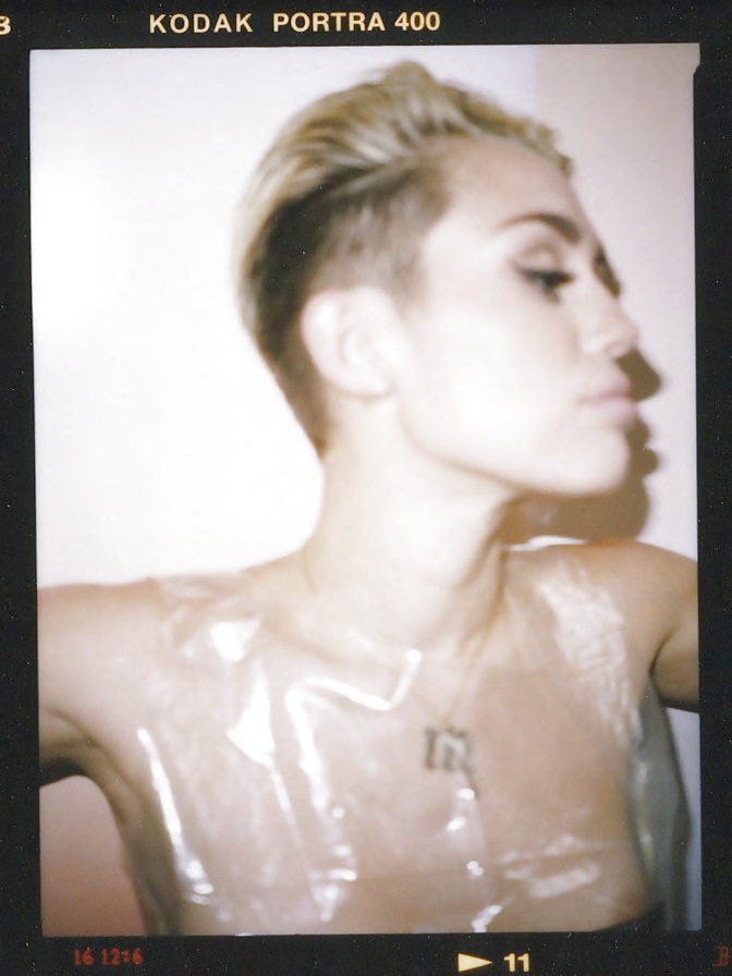 Miley Cyrus - Outtakes Bangerz De Photoshoot #34021009