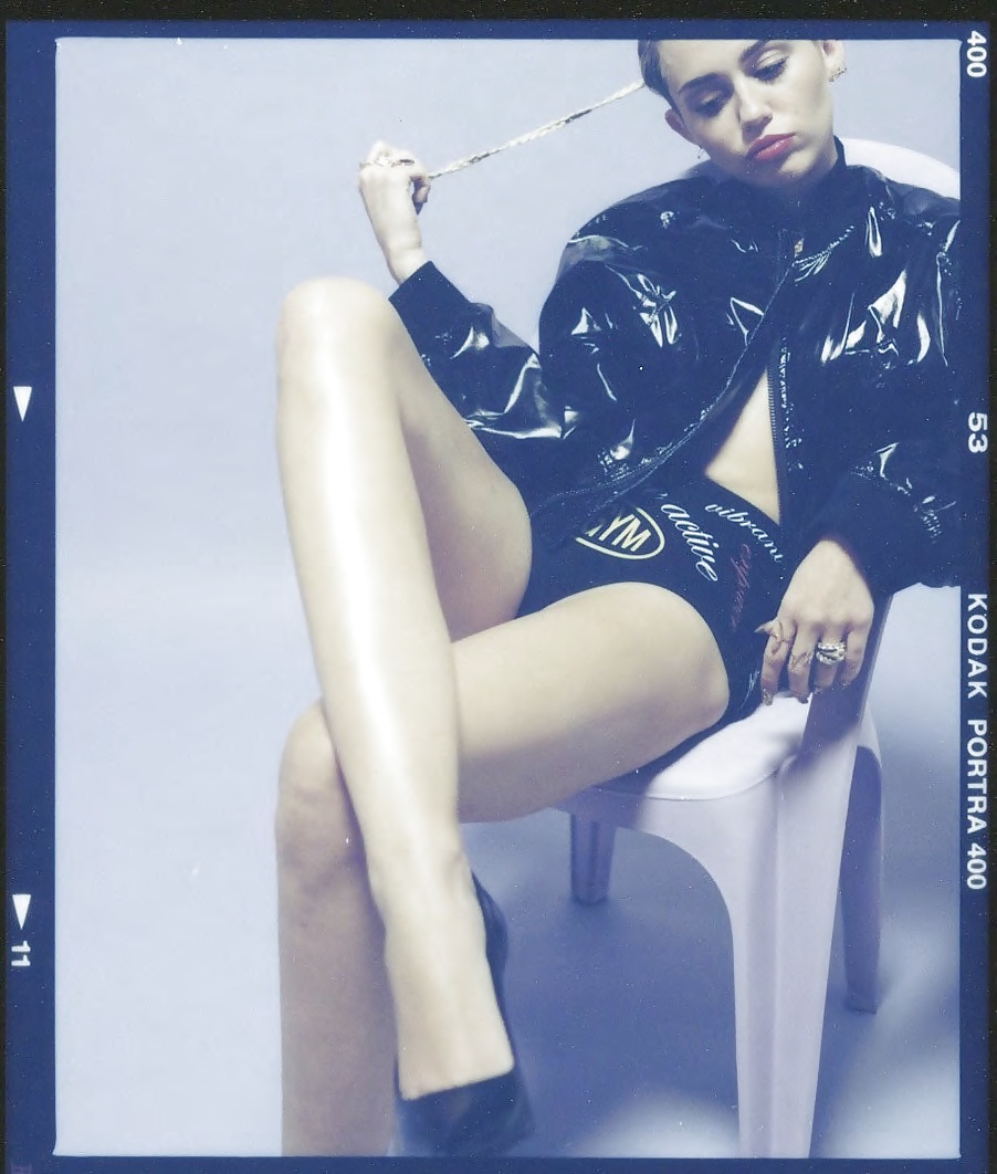 Miley Cyrus - Bangerz Photoshoot Outtakes #34021038