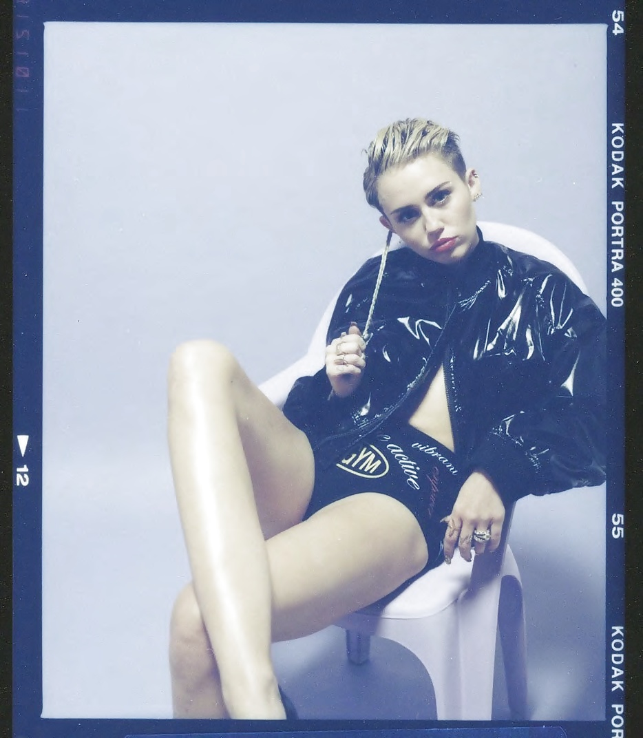 Miley Cyrus - Bangerz Photoshoot Outtakes #34021042