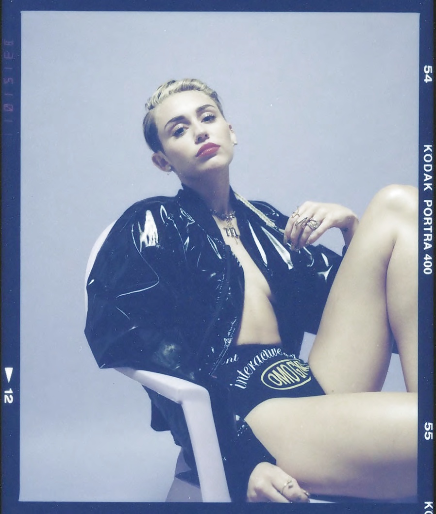 Miley Cyrus - Bangerz Photoshoot Outtakes #34021056