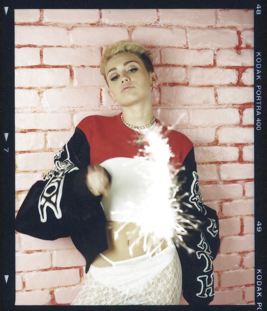 Miley Cyrus - bangerz photoshoot outtakes
 #34021073
