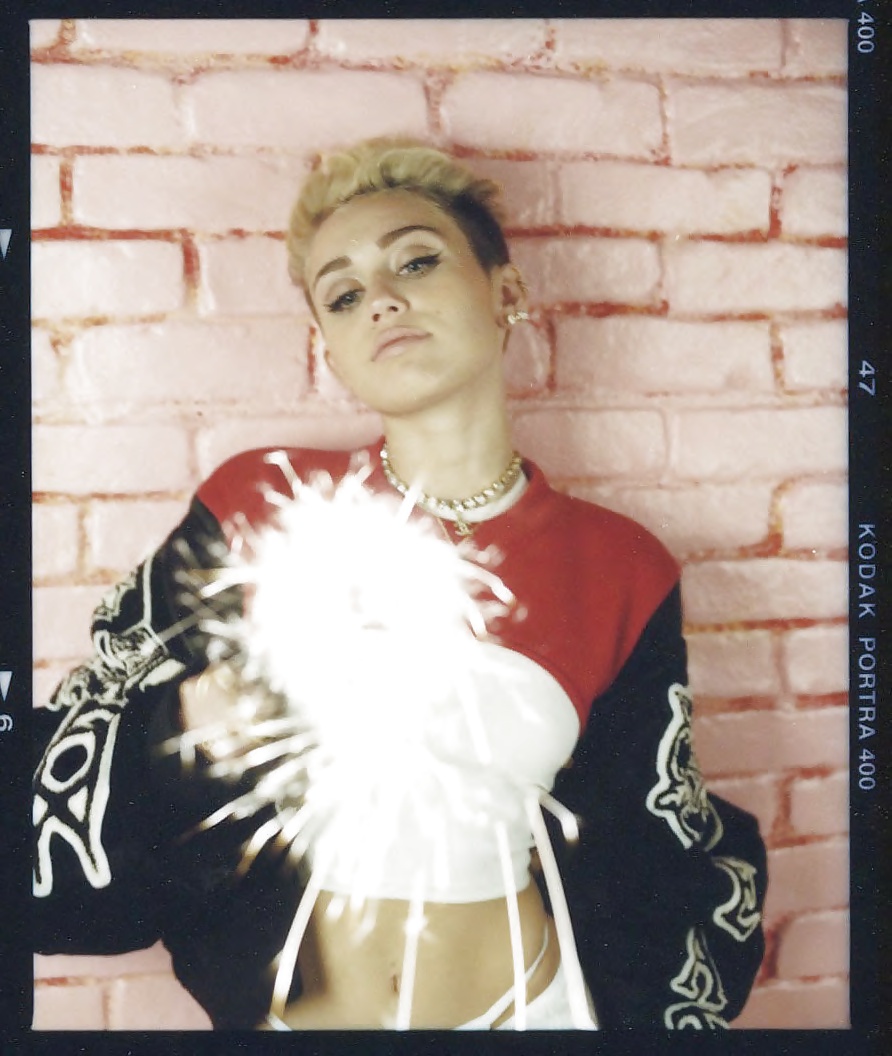 Miley Cyrus - bangerz photoshoot outtakes
 #34021078