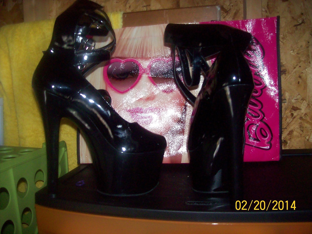 Platform stiletto heels to tease and get fucked by BBCs in. #25209039