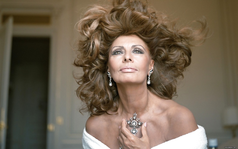 Sophia Loren #32498004