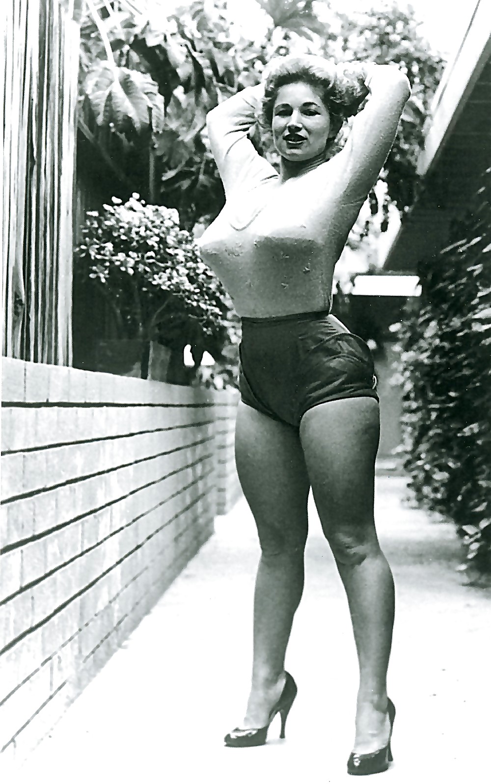 Omas angezogen 2
 #22991597