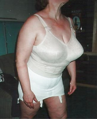 Omas angezogen 2
 #22991628