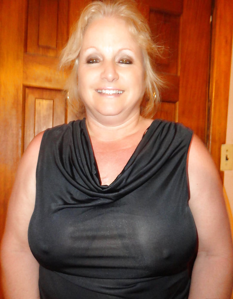 Omas angezogen 2
 #22991641