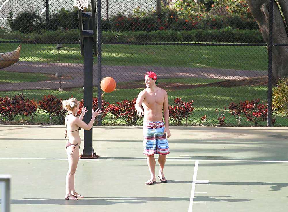Hayden Panettiere Spielt Tennis In Einem Bikini #37268628