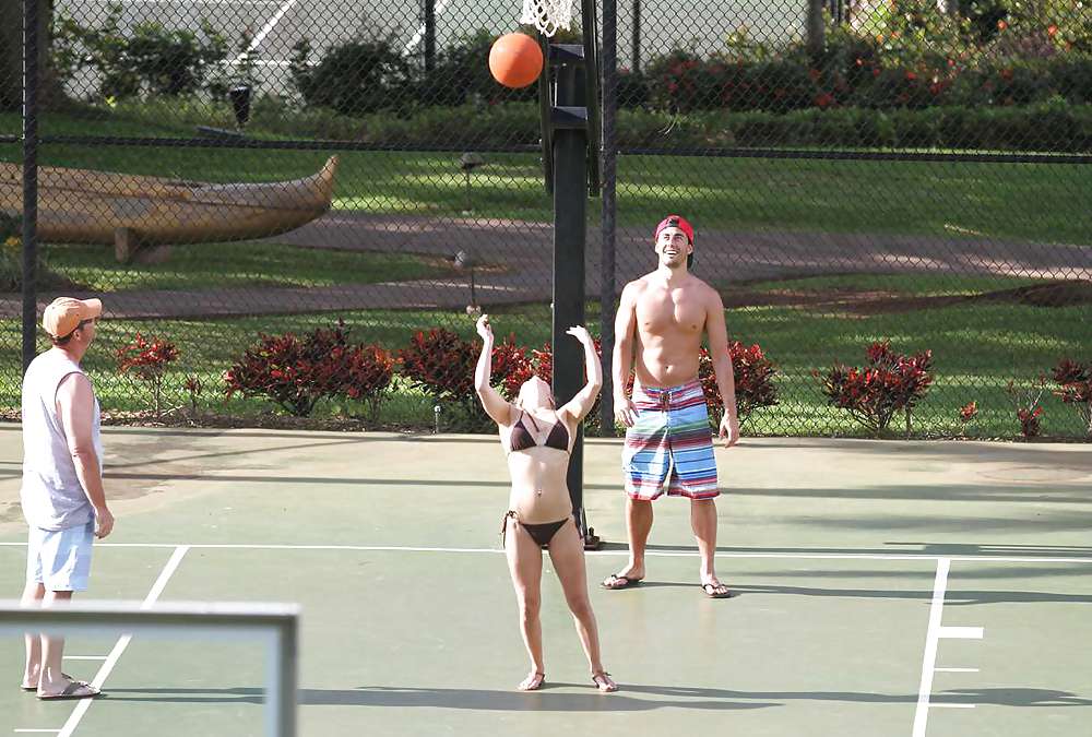 Hayden Panettiere Spielt Tennis In Einem Bikini #37268629