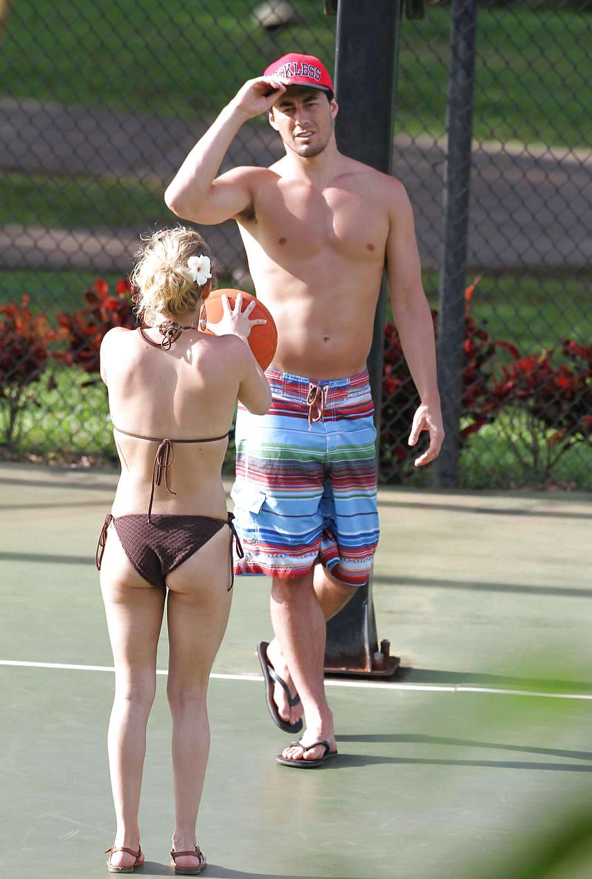 Hayden Panettiere Spielt Tennis In Einem Bikini #37268633