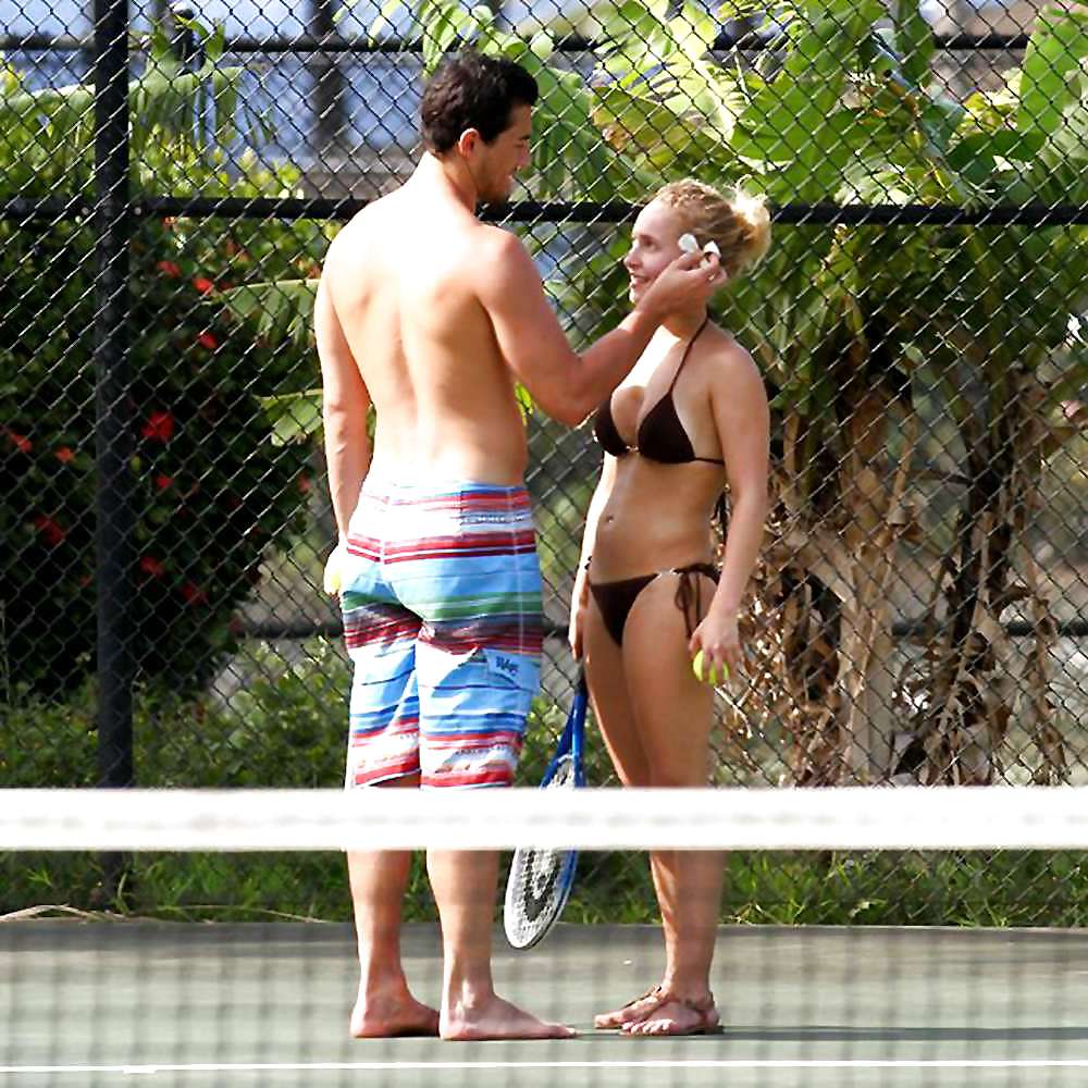 Hayden Panettiere Spielt Tennis In Einem Bikini #37268637