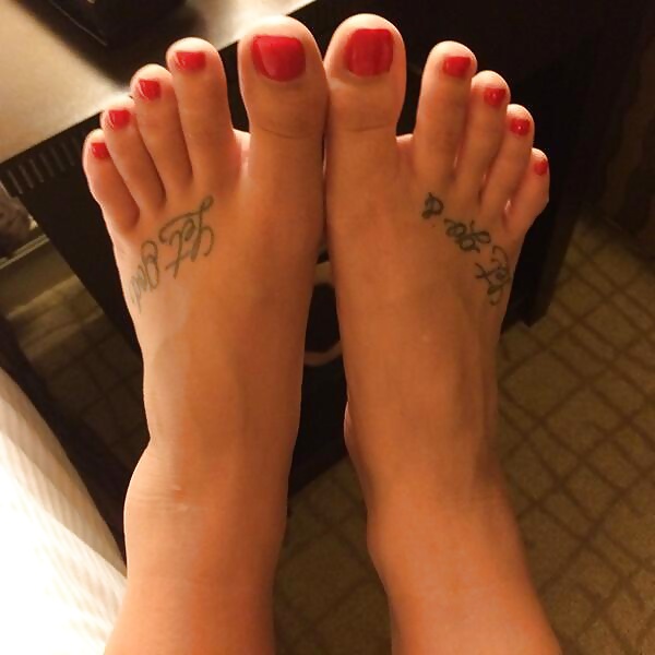 Foot - goddess #51 : Demi Lovato #30578164