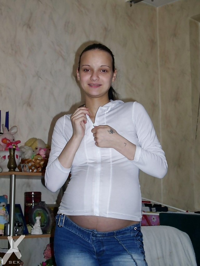 Chica gitana preñada
 #29882002