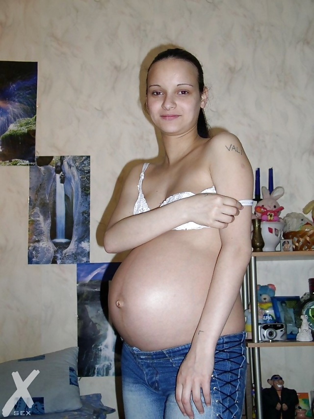 Chica gitana preñada
 #29882046