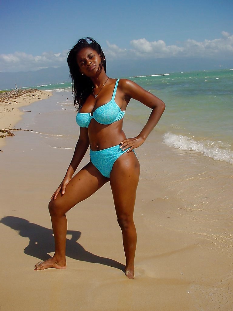 Busty ebony babe on the beach...ooooh lala #33654090