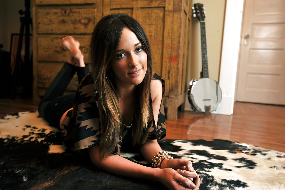 Kacey Musgraves feet and body #29418187