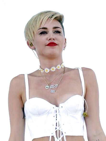 2013年9月のiheartradioでのセクシーなMiley Cyrusのパフォーマンス 
 #23902843