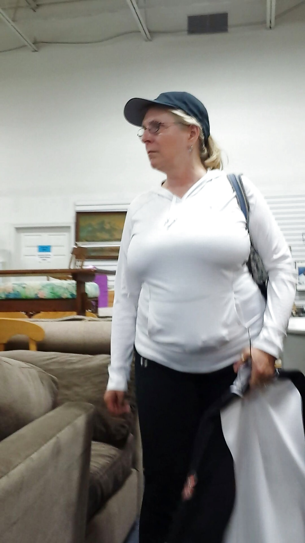 Candid mature big boobs shopping in tight top #28272694