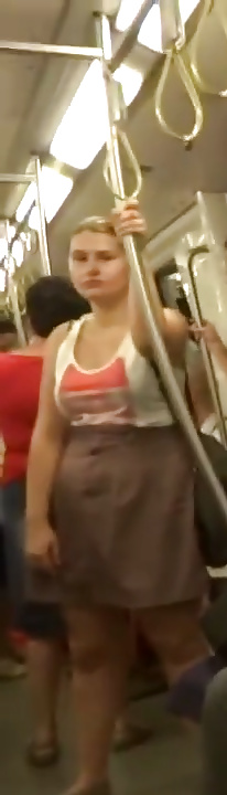 Espion Cul, Des Seins Et Le Visage Dans Le Métro Romanian #39043190