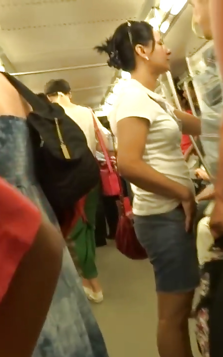 Espion Cul, Des Seins Et Le Visage Dans Le Métro Romanian #39043195