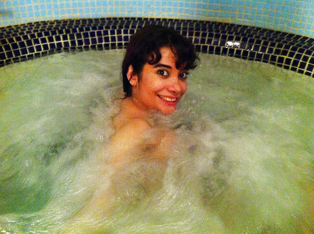 Amateur Middle Eastern girlfriend in bathtub #35489209