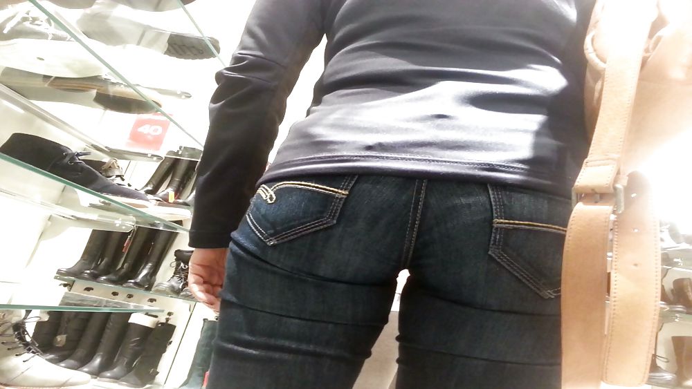 Asses Sexy à Des Achats Popos Cornées Pendant Le Shopping #23295721