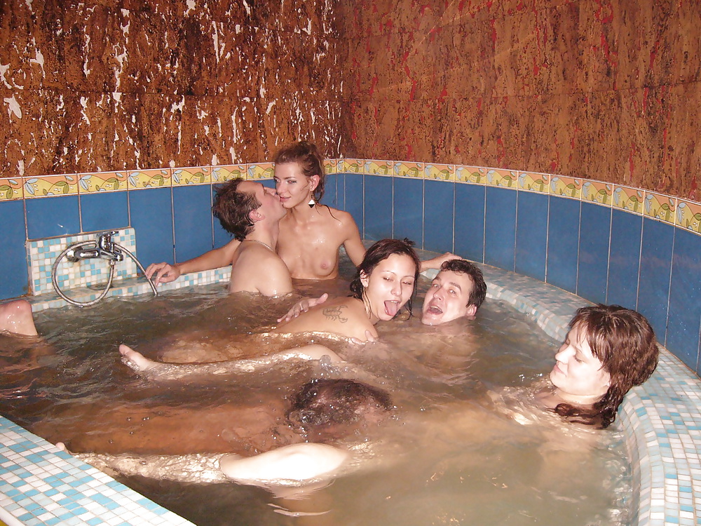 Rus Swinger Ficken Mädchen In Der Sauna #25382560