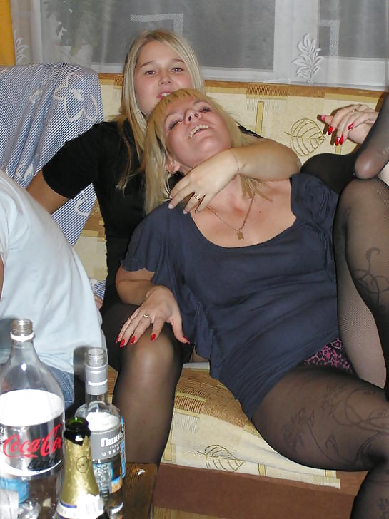 Amateur ladies in pantyhose-are you looking up my skirt?  #28169126