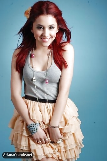 Ariana grande
 #26142953