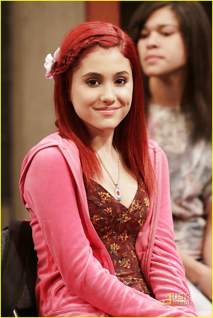 Ariana grande
 #26143149