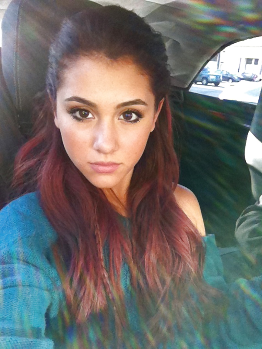 Ariana grande
 #26143174