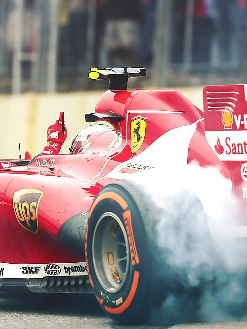 彼女たちの間に入ってきて
 #25346890