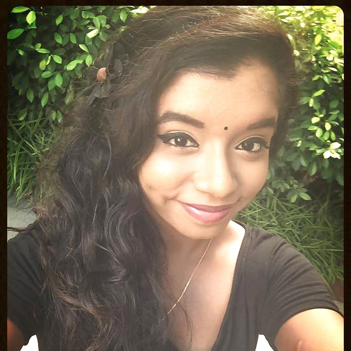 Malaysisch Indisches Mädchen Hündin Vithya Krishnan #28593534