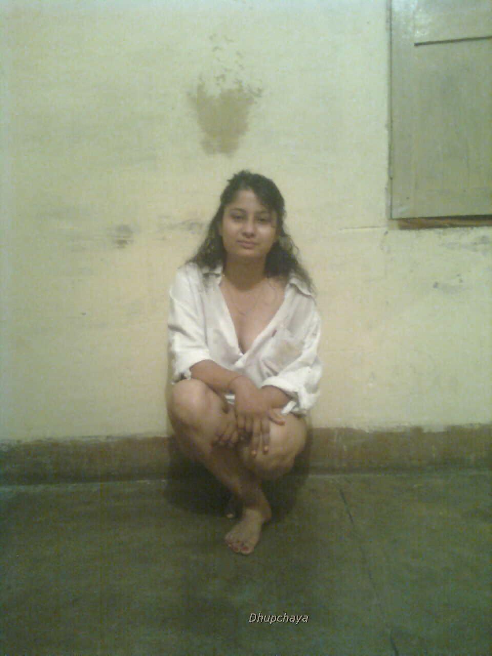 Delhi call center ragazza e il suo amico servizio fotografico nudo
 #25759346