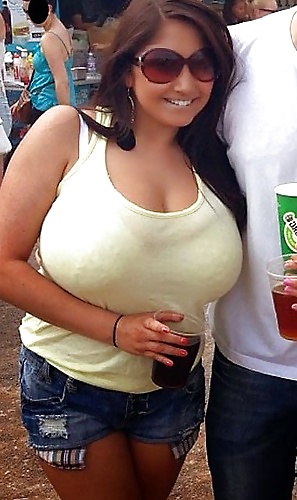 Huge Amatuer Tits in Tight Clothing #39174596