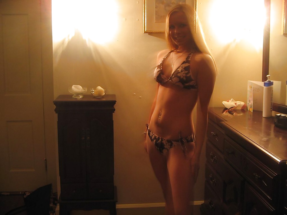 Rubia joven mostrar el coño
 #26149208