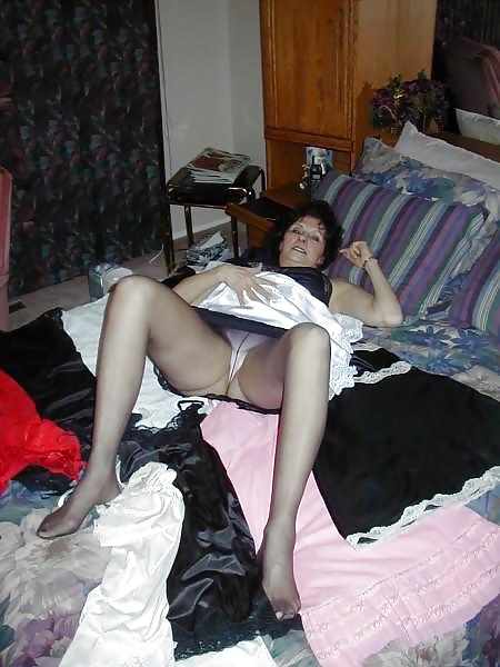 Amateur mature ladies wearing pantyhose picture album. #33647182
