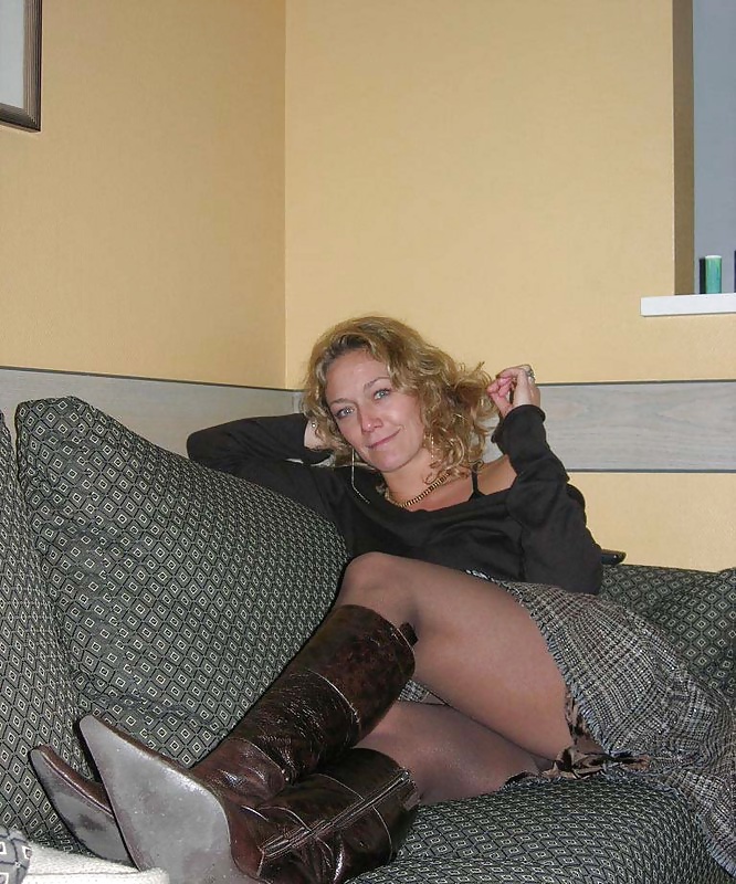 Amateur mature ladies wearing pantyhose picture album. #33647217