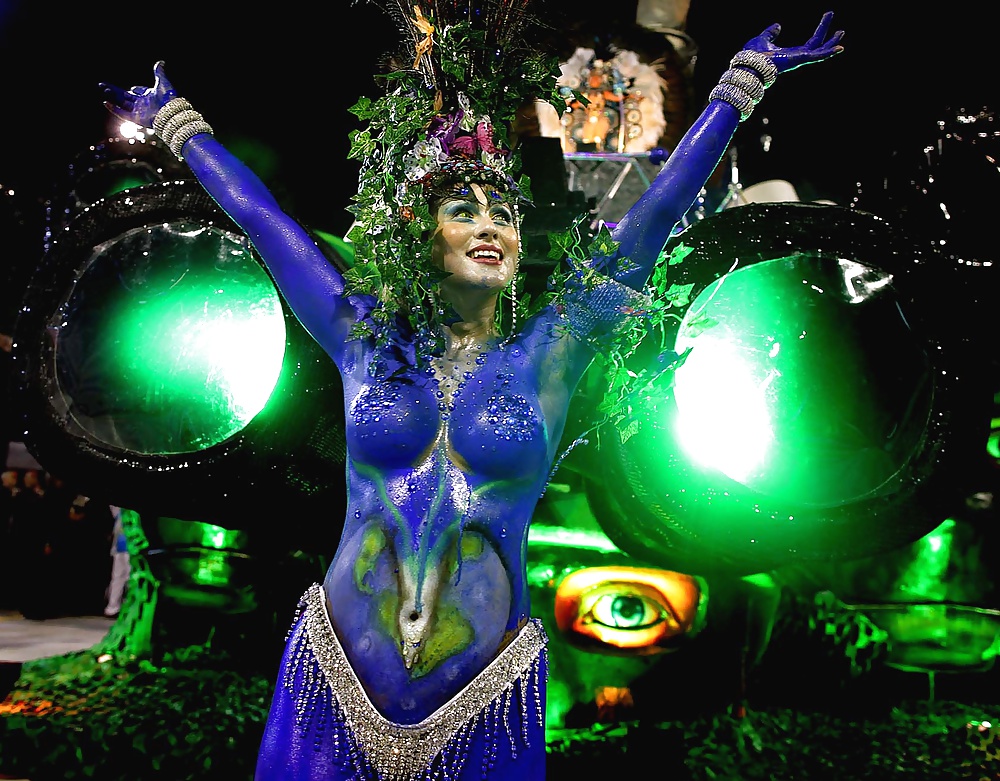 Colores de los carnavales: rainhas sexy bailando
 #35226310