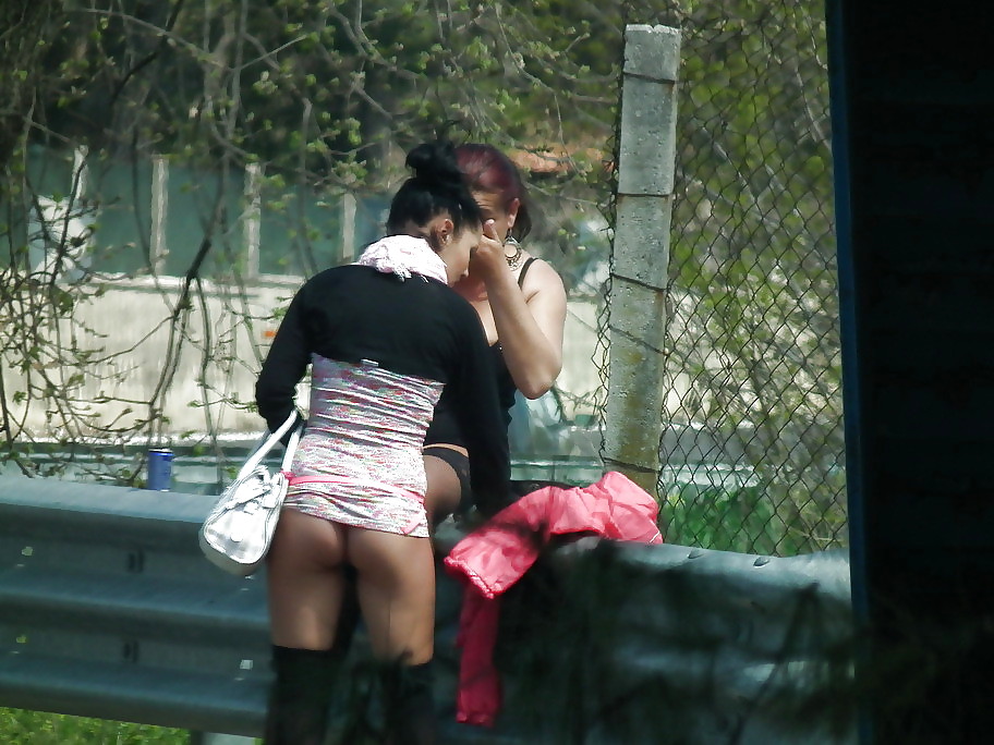 Prostituta di strada - puttane da strada #34248132