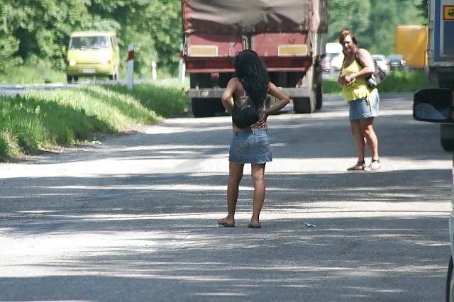 Prostituta di strada - puttane da strada #34248330