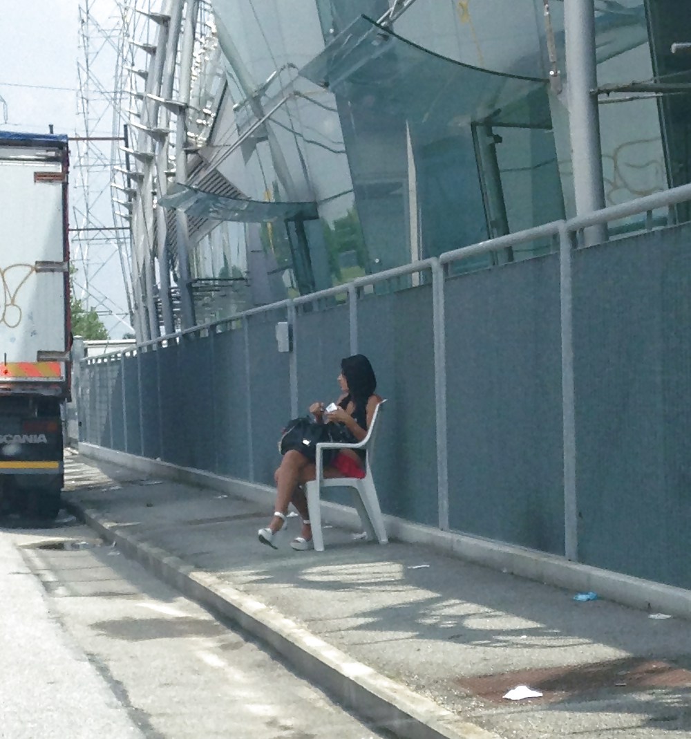 Prostituta di strada - puttane da strada #34248522