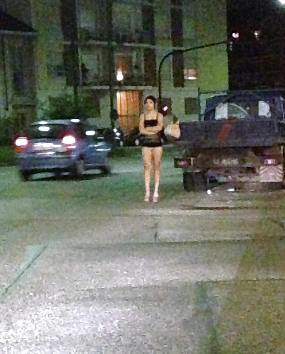 Prostituta di strada - puttane da strada #34248582
