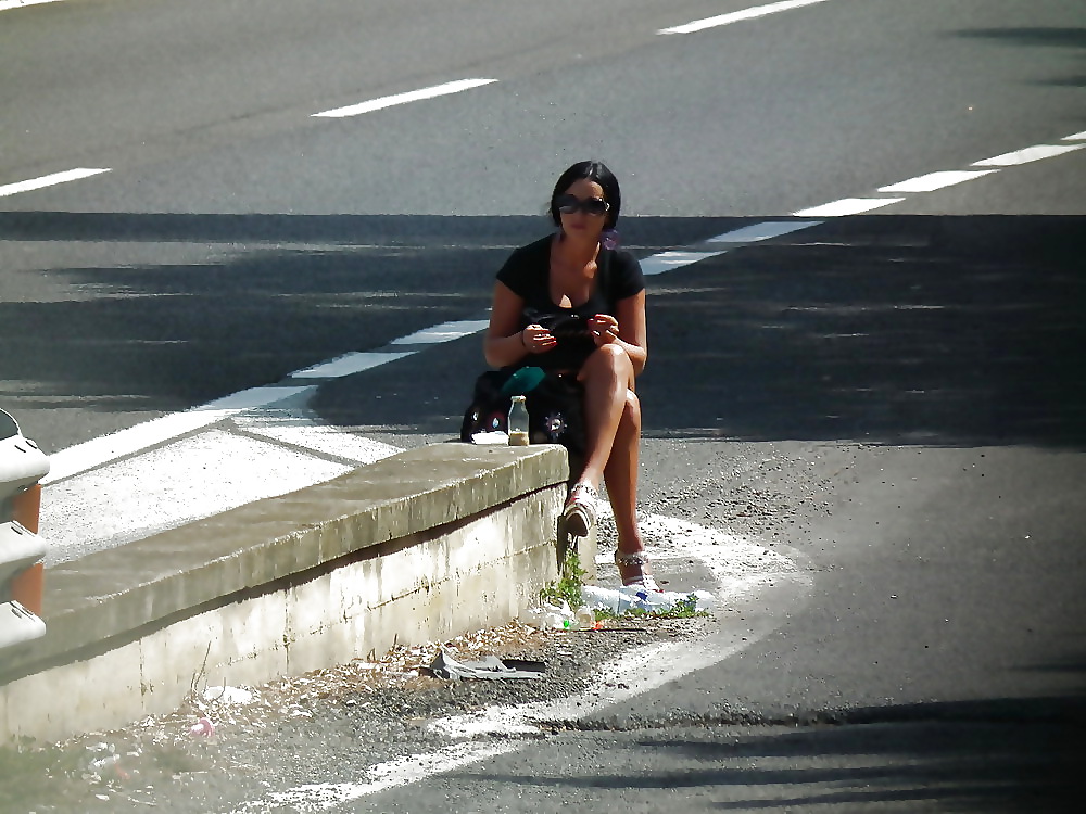 Prostituta di strada - puttane da strada #34248635